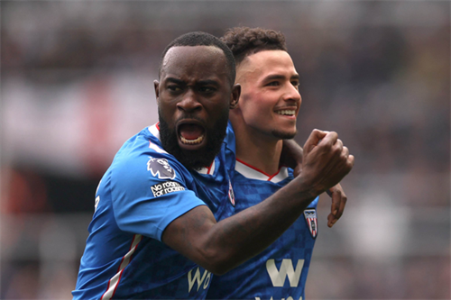 Sunderland's Geertruida to replace injured Jurrien Timber in Netherlands squad