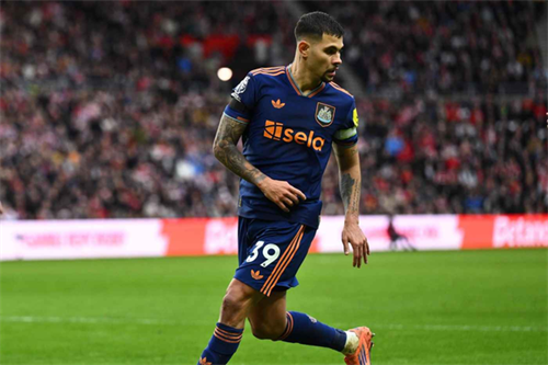 Man Utd maintain contact with Guimaraes' camp