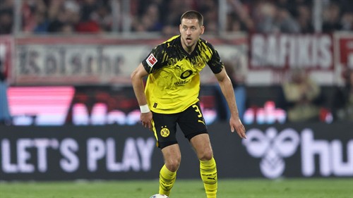 Man Utd & Atletico Madrid chasing Borussia Dortmund centre-back