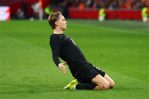 Barcelona consider dumping Rashford for Benfica's Norway starlet