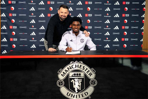 Kamason signs new Man Utd deal