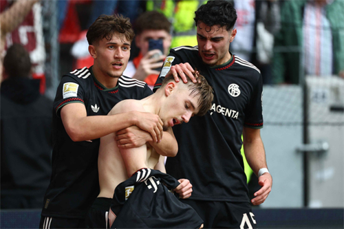 Bayern stage remarkable comeback to snatch last-gasp win at Freiburg