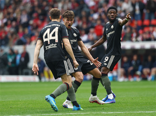 Bayern stage remarkable comeback to snatch last-gasp win at Freiburg
