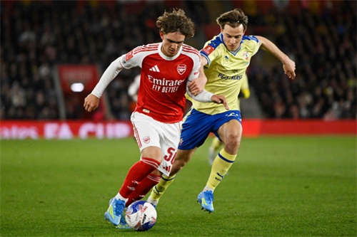 Wilshere urges England to take Arsenal teen Dowman to World Cup