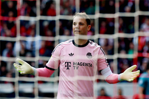 Neuer ponders new contract talks with Bayern Munich