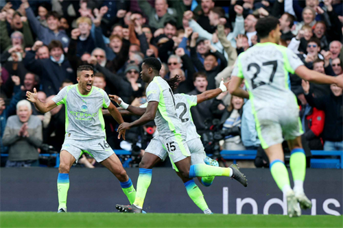 Man City pile pressure on leaders Arsenal with thumping win over Chelsea