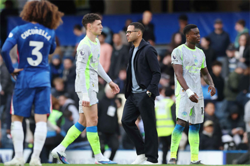 Rosenior says Chelsea are in a 'difficult place' after heavy defeat to Man City