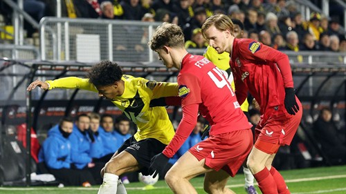 Chelsea and Barcelona monitoring Twente teenage defender Ruud Nijstad as contract talks loom