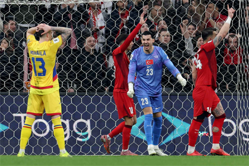 Bayern Munich in contact with Galatasaray keeper Cakir