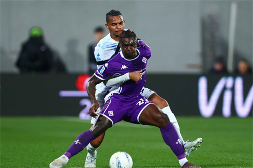 AC Milan ready to swap struggling Gimenez for Fiorentina ace Kean