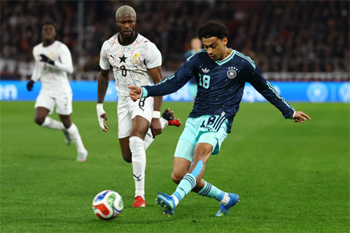 Frankfurt star Brown responds to Arsenal and Man City links: It’s a truly staggering sum