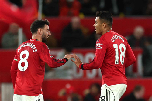 Man Utd boss Carrick: We must get Casemiro into opposition box