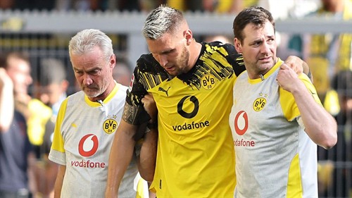 Borussia Dortmund suspect 'serious' knee injury for star defender amid fears of third ACL tear