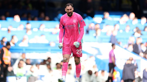 Liverpool & Chelsea lead chase as Trafford seeks Man City exit