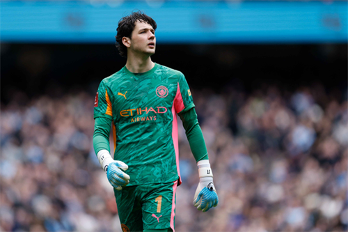 Chelsea and Liverpool lead race for Man City's wantaway 'keeper James Trafford