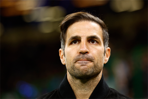 Cesc Fabregas urged to stay away from Chelsea 'nightmare'