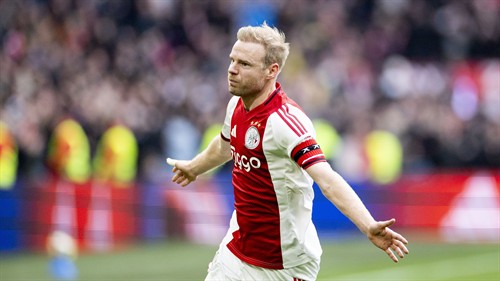 The warehouse storing Ronaldo & Messi's match-worn shirts