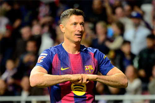 Barcelona striker Lewandowski coy on Serie A interest