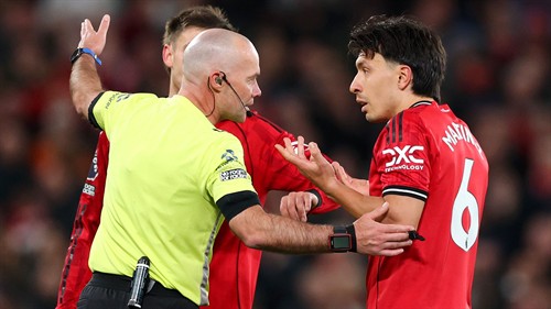 Calvert-Lewin ESCAPES red for Cucurella hair-pull