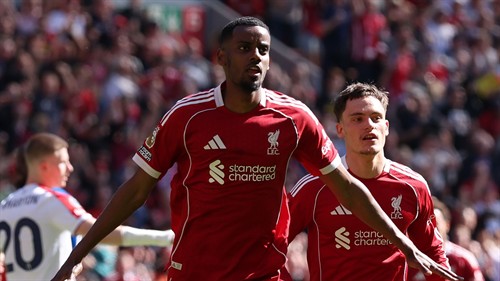 Van Dijk ‘not worried’ about four-goal Isak