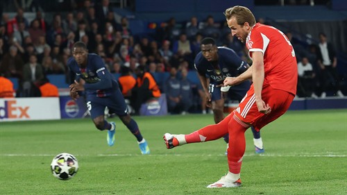 Electric Diaz keeps Bayern alive after nine-goal thriller