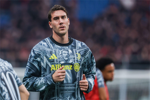 Bayern Munich join AC Milan in race to sign Juventus forward Dusan Vlahovic