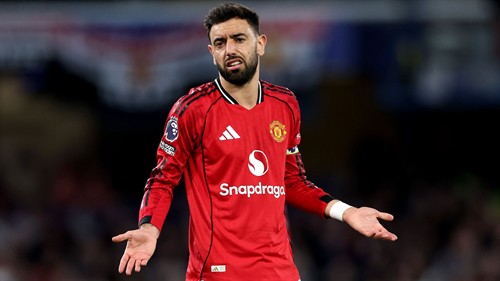 Fernandes seeks Man Utd assurances before committing future