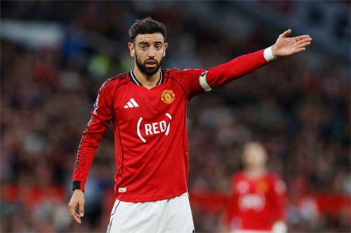 Bruno Fernandes asks for