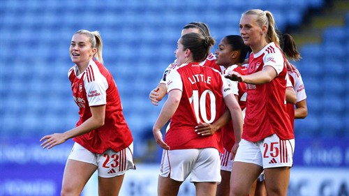 Leah Williamson signs new Arsenal deal