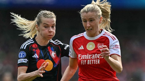 Leah Williamson signs new Arsenal deal