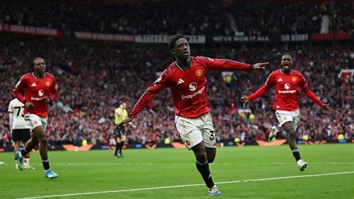 Man Utd fans come up with genius 'can't play without you' Mainoo chant