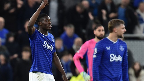 Guehi woeful blunder gives Everton equaliser as Man City rescue draw