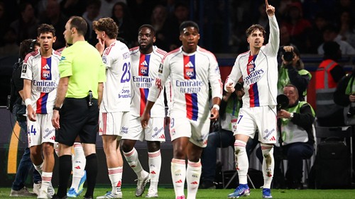 Man Utd want Lyon star to fix problem position