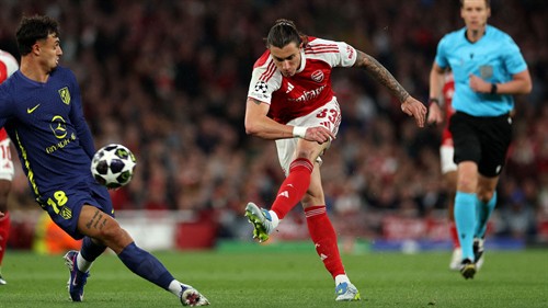 Arsenal are in the UCL final! Saka on the spot to seal victory