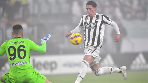 Vlahovic contract standoff continues despite five meetings with Juventus