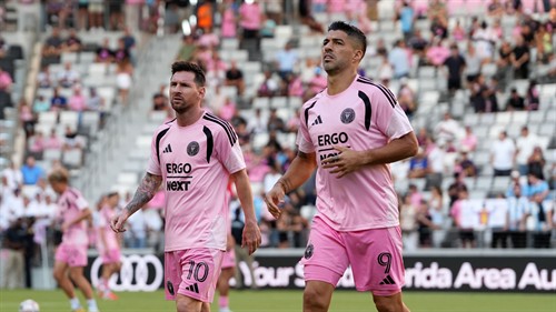 Suarez explains why he signed new contract alongside Messi