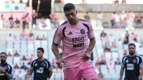 Suarez explains why he signed new contract alongside Messi