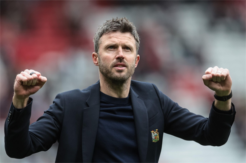 Le Bris Ready for Tough Sunderland Test Against Man Utd