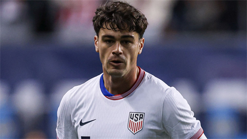 USMNT's Reyna scores first Gladbach goal in loss to Augsburg