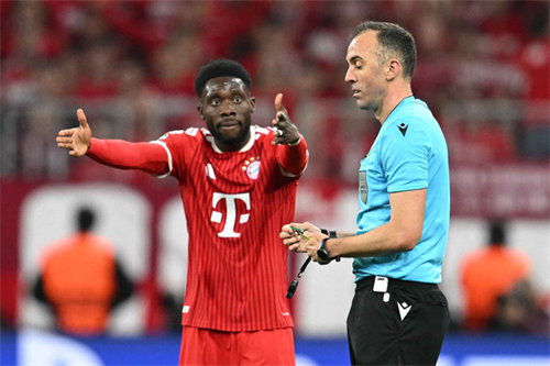 Davies injury damages Canada's World Cup hopes as he faces three weeks on sidelines