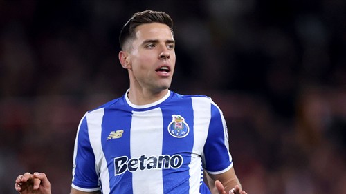 Ex-Premier League star threatened at knifepoint in home invasion