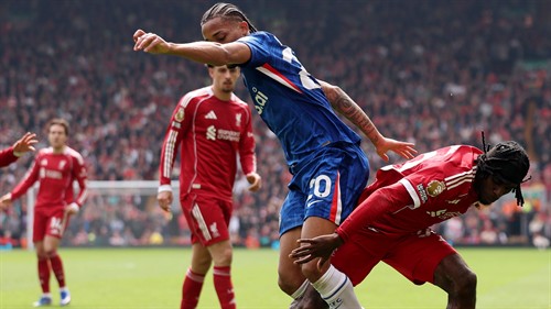Slot vows to win back booing Liverpool fans
