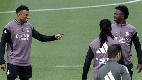 Arbeloa defends Mbappe after Madrid star's holiday controversy