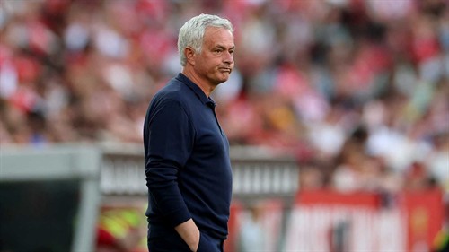 Mourinho DENIES contact with Perez over Real Madrid return