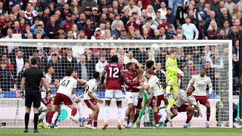 'Real blow' - Bowen FUMES over West Ham's disallowed goal vs Arsenal