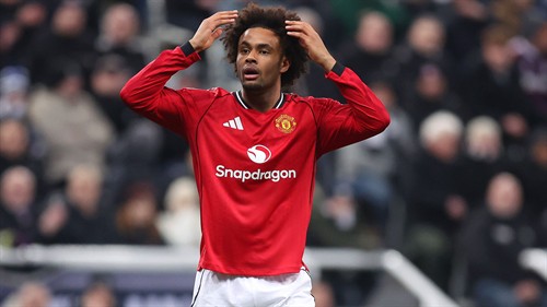 'So weak' - Zirkzee brutally told he's 'not a Man Utd player'