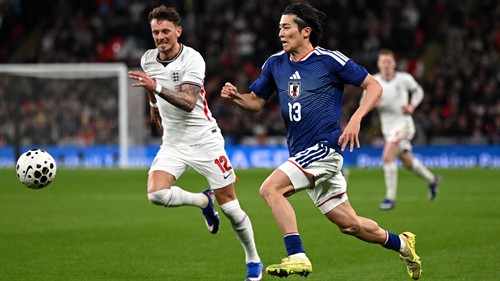 Huge injury concern for Arsenal & England! White limps out of West Ham clash