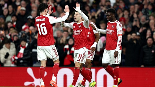 Arsenal star announces shock retirement from international football