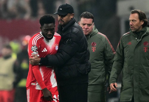 Bayern worried about Davies' mental state after 'bitter' injury blow