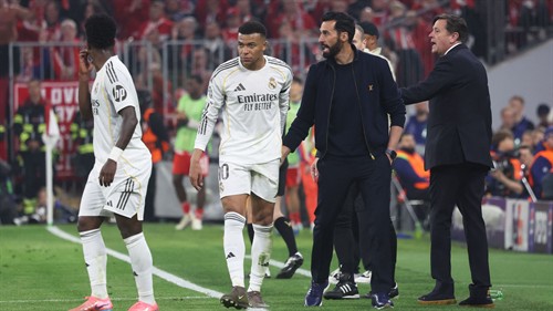 Sneijder insists Mourinho is 'ideal' coach to fix Real Madrid